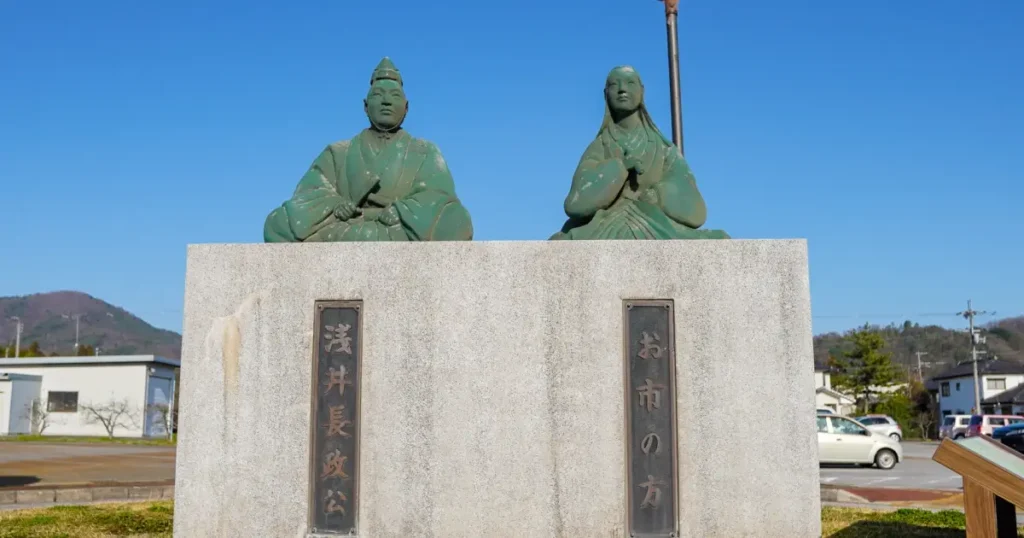 浅井長政・お市の方像は、戦国時代を代表する夫婦の姿を表現した像です。政略結婚から生まれた深い絆と、激動の時代を生きた二人の歴史を今に伝えています。